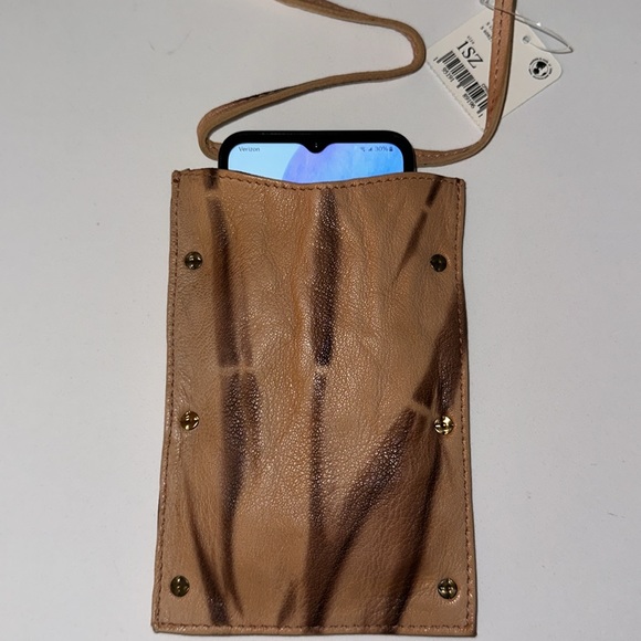 Free People *Downtown* tan brown tie dye leather lanyard crossbody bag purse sac - Picture 3 of 6